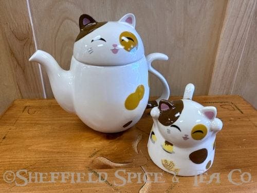 genki cat teapots and genki cat tea cups tayo