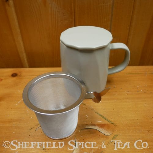 porcelain cups with lids & tea infusers cream